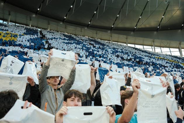 Tottenham Hotspur v Arsenal 22 February 2026, London - Premier League Football - Tottenham Hotspur v Arsenal - Tottenham fans hold up plastic sheets - Photo: Jacques Feeney Offside. London UK Copyright: xJacquesxFeeneyx xOffsidexOffside