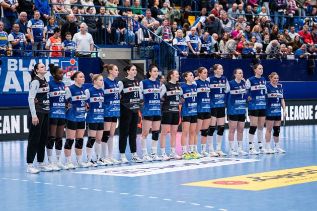 HSG Blomberg-Lippe (GER) vs. MOL Esztergom (HUN), Handball, EHF European League Women, Gruppenphase, 22.2.2026, Saision 2025 2026, Lemgo Die Spielerinnen der HSG Blomberg-Lippe (GER) beim Einlaufen Lemgo Phoenix Contact Arena Deutschland