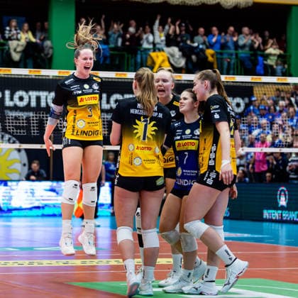22.02.2026, GER, Volleyball, Frauen, Saison 25 26, ZOI DVV-Pokal, Halbfinale, VfB 91 Suhl Lotto Thueringen - Allianz MTV Stuttgart der VfB 91 Suhl Lotto Thueringen gewinnt das Heimspiel mit 3:2 Saetzen gegen Allianz MTV Stuttgart 98527 Suhl Sporthalle Wolfsgrube Thüringen Deutschland