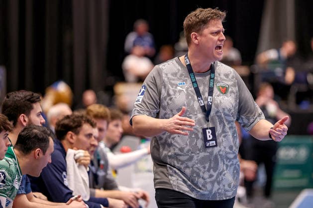 22.02.2026, Handball, HBL, Bergischer HC - Füchse Berlin, Mitsubishi Electric HALLE Düsseldorf: Nicolej Krickau (Füchse Berlin hc) gestikulierend am Spielfeldrand Nordrhein-Westfalen Deutschland