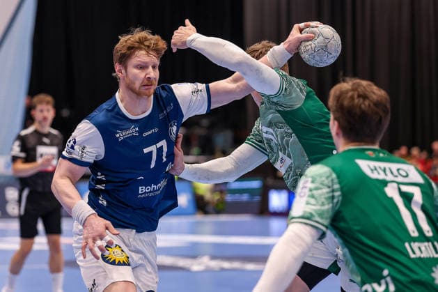 22.02.2026, Handball, HBL, Bergischer HC - Füchse Berlin, Mitsubishi Electric HALLE Düsseldorf: Johannes Wasielewski (BHC 77) im Zweikampf gegen Lasse Andersson (Füchse Berlin 11) Nordrhein-Westfalen Deutschland
