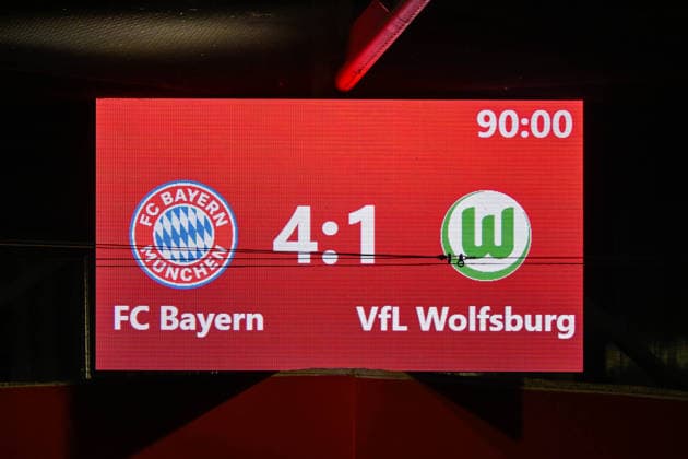 Die Anzeigetafel, Videowand zeigt das Endergebnis, 22.02.2026, München (Deutschland), Fussball, Google Pixel Frauen-Bundesliga, FC Bayern München - VfL Wolfsburg, DFB DFL REGULATIONS PROHIBIT ANY USE OF PHOTOGRAPHS AS IMAGE SEQUENCES AND OR QUASI-VIDEO.