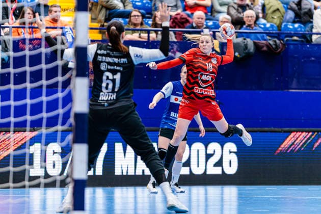 v.l. Nicole Roth (HSG Blomberg-Lippe, 61), Anett Kovacs (MOL Esztergom, 18) GER, HSG Blomberg-Lippe (GER) vs. MOL Esztergom (HUN), Handball, EHF European League Women, Gruppenphase, 22.02.2026 GER, HSG Blomberg-Lippe (GER) vs. MOL Esztergom (HUN), Handball, EHF European League Women, Gruppenphase, 22.02.2026 Lemgo Copyright: xEibner-Pressefoto JanxRollingerx EP_JSK