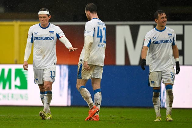 Paderborn, Home Deluxe Arena, 22.02.26, GER, Herren, 2.Bundesliga, Saison 2025-2026, SC Paderborn 07 - Hertha BSC Berlin Bild: v.li. Fabian REESE (Hertha BSC), Pascal KLEMENS (Hertha BSC) und Michal KARBOWNIK (Hertha BSC) DFL regulations prohibit any use of photographs as image sequences and or quasi-video. NRW Deutschland