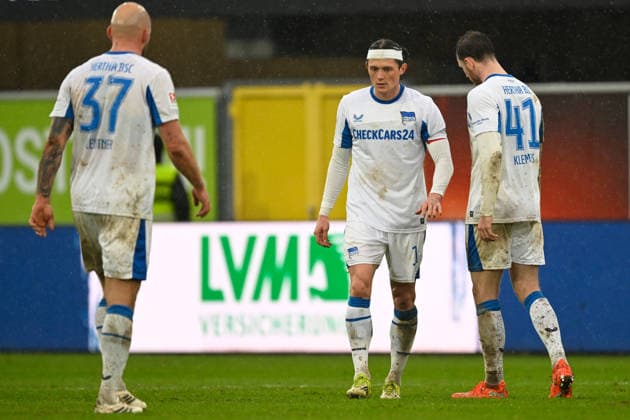 Paderborn, Home Deluxe Arena, 22.02.26, GER, Herren, 2.Bundesliga, Saison 2025-2026, SC Paderborn 07 - Hertha BSC Berlin Bild: v.li. Toni LEISTNER (Hertha BSC), Fabian REESE (Hertha BSC) und Pascal KLEMENS (Hertha BSC) DFL regulations prohibit any use of photographs as image sequences and or quasi-video. NRW Deutschland