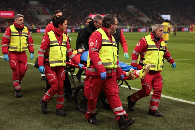 Milan, Italy, 22nd February 2026. Ruben Loftus-Cheek of AC Milan is taken away on a stretcher after clashing with Edoardo Corvi of Parma Calcio the AC Milan vs Parma Serie A match at Giuseppe Meazza, Milan. Picture credit should read: Jonathan Moscrop Sportimage EDITORIAL USE ONLY. No use with unauthorised audio, video, data, fixture lists, club league logos or live services. Online in-match use limited to 120 images, no video emulation. No use in betting, games or single club league player publications. SPI_014_MILAN_PARMA SPI-4549-0014