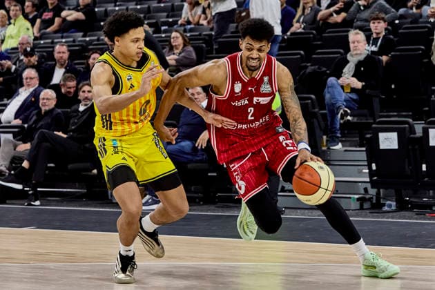 Deutsche Basketball Liga BBL Pokal, BMA365 Bamberg BASKETS vs ALBA Berlin, Berlin ALBA, Bamberg BMA365 BASKETS, 2026-02-22 in München (SAP Garden) KAYIL Jack (ALBA Berlin Point Guard (PG) Nr7-BER7), WATSON Ibi (BMA365 Bamberg BASKETS Small Forward (SF) Nr2-BAM2) sportworld München SAP Garden Bayern Deutschland