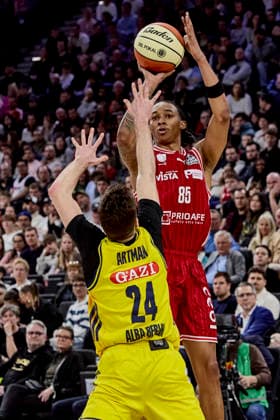 Deutsche Basketball Liga BBL Pokal, BMA365 Bamberg BASKETS vs ALBA Berlin, Berlin ALBA, Bamberg BMA365 BASKETS, 2026-02-22 in München (SAP Garden) CROWLEY Austin (BMA365 Bamberg BASKETS Shooting Guard (SG) Nr85-BAM85), ARTMAN NAHMIASSCHMITT Guy (ALBA Berlin Point Guard (PG) Nr24-BER24) sportworld München SAP Garden Bayern Deutschland