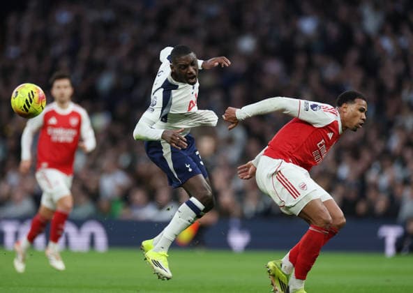 Premier League football, Tottenham v Arsenal Premier League football, The Tottenham Hotspurs Stadium, Tottenham, London, UK. 22.02.2026 Tottenham v Arsenal. Pic shows Arsenals Gabriel and Kolo Muani Photographs by Marc Aspland for The Times & Sunday Times  Copyright: xMarcxAsplandxforxThexTimesx&xSunx NINTCHDBPICT001061343368