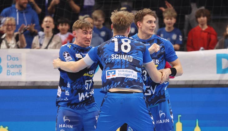 Stuttgart , Handball Daikin Bundesliga TVB Stuttgart vs. TSV Hannover-Burgdorf , Jubel Stuttgart , von links: Jakob Nigg Linus Schmid Max Häfner