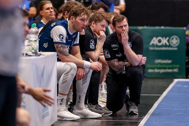 22.02.2026, Handball, HBL, Bergischer HC - Füchse Berlin, Mitsubishi Electric HALLE Düsseldorf: Cheftrainer Arnor Gunnarsson (BHC hc) gestikulierend am Spielfeldrand Nordrhein-Westfalen Deutschland