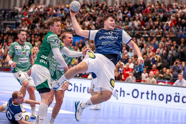 22.02.2026, Handball, HBL, Bergischer HC - Füchse Berlin, Mitsubishi Electric HALLE Düsseldorf: Aron Seesing (BHC 49) wirft den Ball auf das Tor Nordrhein-Westfalen Deutschland