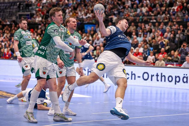 22.02.2026, Handball, HBL, Bergischer HC - Füchse Berlin, Mitsubishi Electric HALLE Düsseldorf: Aron Seesing (BHC 49) wirft den Ball auf das Tor Nordrhein-Westfalen Deutschland