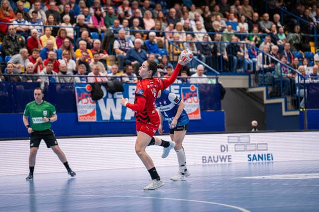 HSG Blomberg-Lippe (GER) vs. MOL Esztergom (HUN), Handball, EHF European League Women, Gruppenphase, 22.2.2026, Saision 2025 2026, Lemgo Emilia Varga (MOL Esztergom, 03) bei einem 7-Meter Wurf Lemgo Phoenix Contact Arena Deutschland
