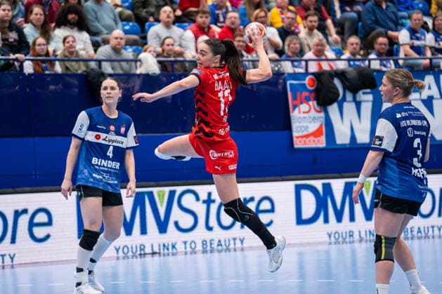 HSG Blomberg-Lippe (GER) vs. MOL Esztergom (HUN), Handball, EHF European League Women, Gruppenphase, 22.2.2026, Saision 2025 2026, Lemgo Borbala Ballai (MOL Esztergom, 13) im Torwurf Lemgo Phoenix Contact Arena Deutschland