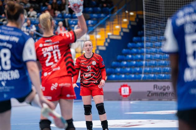 HSG Blomberg-Lippe (GER) vs. MOL Esztergom (HUN), Handball, EHF European League Women, Gruppenphase, 22.2.2026, Saision 2025 2026, Lemgo Lea Farago (MOL Esztergom, 30) beim Spielaufbau Lemgo Phoenix Contact Arena Deutschland