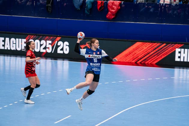 HSG Blomberg-Lippe (GER) vs. MOL Esztergom (HUN), Handball, EHF European League Women, Gruppenphase, 22.2.2026, Saision 2025 2026, Lemgo Maxi Muehlner (HSG Blomberg-Lippe, 10) im Torwurf Lemgo Phoenix Contact Arena Deutschland