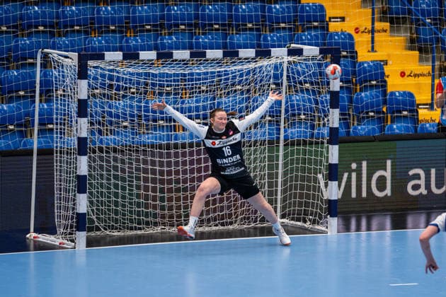 HSG Blomberg-Lippe (GER) vs. MOL Esztergom (HUN), Handball, EHF European League Women, Gruppenphase, 22.2.2026, Saision 2025 2026, Lemgo Melanie Veith (HSG Blomberg-Lippe, 16) im Tor, bei einem 7-Meter Lemgo Phoenix Contact Arena Deutschland