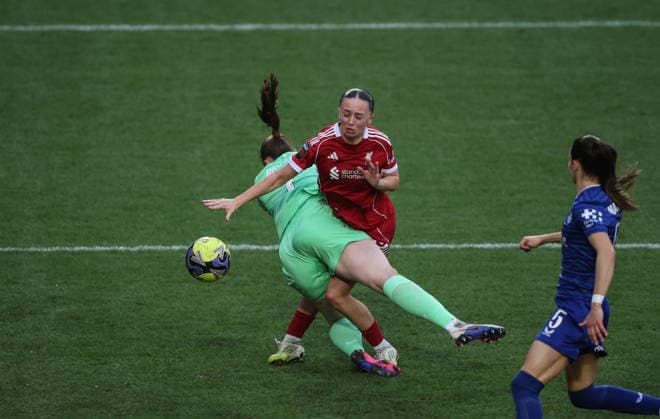 Liverpool Women v Everton Women, Women’s FA Cup, St Helens Stadium, St Helens. Times Photographer Bradley Ormesher. 22.2.2026. Liverpool Women v Everton Women, Women’s FA Cup, St Helens Stadium, St Helens. Times Photographer Bradley Ormesher. Mia Enderby scores Liverpool’s first goal but is injured while doing so and is stretchered off.  Copyright: xBradleyxOrmesherx NINTCHDBPICT001061349535