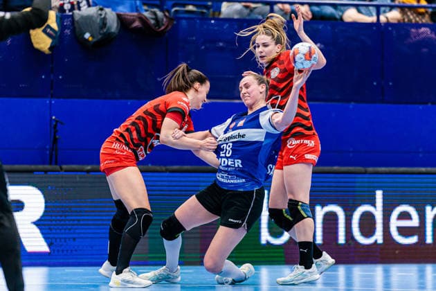 v.l. Anny Ballai (MOL Esztergom, 22), Malin Sandberg (HSG Blomberg-Lippe, 28), Fanni Horvath (MOL Esztergom, 08) GER, HSG Blomberg-Lippe (GER) vs. MOL Esztergom (HUN), Handball, EHF European League Women, Gruppenphase, 22.02.2026 GER, HSG Blomberg-Lippe (GER) vs. MOL Esztergom (HUN), Handball, EHF European League Women, Gruppenphase, 22.02.2026 Lemgo Copyright: xEibner-Pressefoto JanxRollingerx EP_JSK
