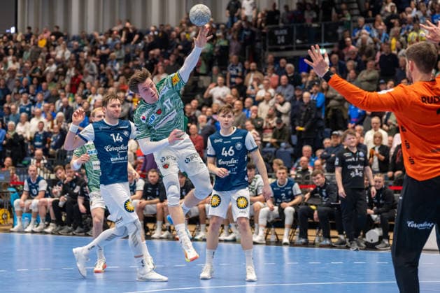 Nils Lichtlein (Fuechse Berlin, 17) beim Wurf. Bergischer HC 06 vs. Fuechse Berlin, Handball, DAIKIN Handballbundesliga, 22. Spieltag, Saison 2025 2026, 22.02.2026 Bergischer HC 06 vs. Fuechse Berlin, Handball, DAIKIN Handballbundesliga, 22. Spieltag, Saison 2025 2026, 22.02.2026 Duesseldorf Copyright: xEibner-Pressefoto ThomasxHaeslerx EP_THR