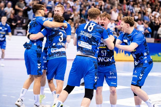 Jubelbilder TVB Stuttgart, nach dem Sieg TVB Stuttgart vs. TSV Hannover Burgdorf, DAIKIN Handballbundesliga, 22. Spieltag, Saison 2025 2026, 22.02.2026 Eibner-Pressefoto Andreas Ulmer TVB Stuttgart vs. TSV Hannover Burgdorf, DAIKIN Handballbundesliga, 22. Spieltag, Saison 2025 2026, 22.02.2026 Stuttgart Copyright: xEibner-Pressefoto AndreasxUlmerx EP_AUR