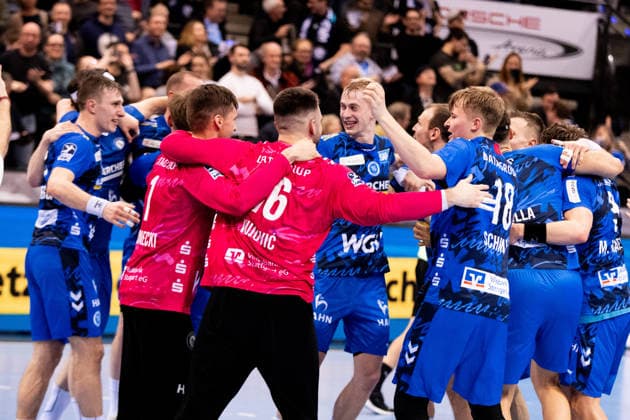 Jubelbilder TVB Stuttgart, nach dem Sieg TVB Stuttgart vs. TSV Hannover Burgdorf, DAIKIN Handballbundesliga, 22. Spieltag, Saison 2025 2026, 22.02.2026 Eibner-Pressefoto Andreas Ulmer TVB Stuttgart vs. TSV Hannover Burgdorf, DAIKIN Handballbundesliga, 22. Spieltag, Saison 2025 2026, 22.02.2026 Stuttgart Copyright: xEibner-Pressefoto AndreasxUlmerx EP_AUR