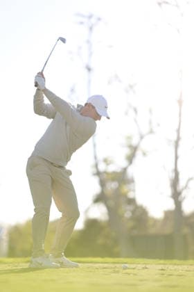 February 22, 2026, Pacific Palisades, California, USA: RORY MCILROY plays a tee shot on the 16th hole during the second round of the Genesis Invitational at the Riviera Country club in Pacific Palisades, California. Pacific Palisades USA - ZUMAt158 20260222_zsp_t158_056 Copyright: xBrentonxTsex