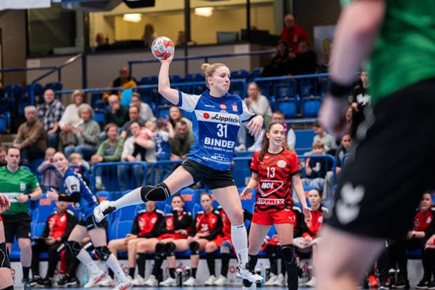 HSG Blomberg-Lippe (GER) vs. MOL Esztergom (HUN), Handball, EHF European League Women, Gruppenphase, 22.2.2026, Saision 2025 2026, Lemgo Alexia Hauf (HSG Blomberg-Lippe, 31) im Torwurf Lemgo Phoenix Contact Arena Deutschland