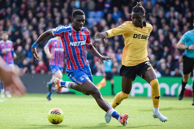 LONDON, ENGLAND - FEBRUARY 22: Ismaila Sarr of Crystal Palace and Mateus Mane of Wolverhampton Wanderers in action during the Premier League match between Crystal Palace and Wolverhampton Wanderers at Selhurst Park on February 22, 2026 in London, England. (Photo by Pedro Porru) SPO  Copyright: xPedroxPorru