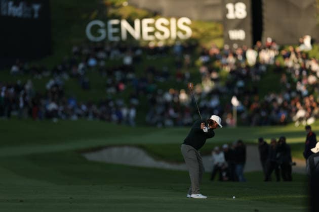 February 22, 2026, Pacific Palisades, California, USA: TOMMY FLEETWOOD plays an approach shot into the 18th green during the second round of the Genesis Invitational at the Riviera Country club in Pacific Palisades, California. Pacific Palisades USA - ZUMAt158 20260222_zsp_t158_043 Copyright: xBrentonxTsex