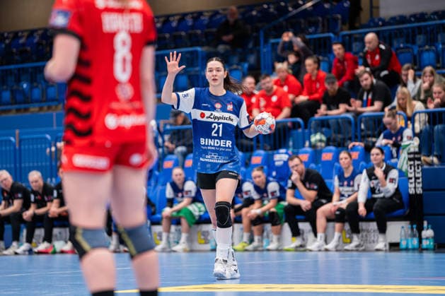 HSG Blomberg-Lippe (GER) vs. MOL Esztergom (HUN), Handball, EHF European League Women, Gruppenphase, 22.2.2026, Saision 2025 2026, Lemgo Nuria Bucher (HSG Blomberg-Lippe, 21) beim Spielaufbau Lemgo Phoenix Contact Arena Deutschland