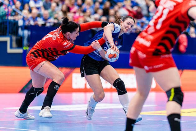 v.l. Anett Kisfaludy (MOL Esztergom, 14), Nuria Bucher (HSG Blomberg-Lippe, 21) GER, HSG Blomberg-Lippe (GER) vs. MOL Esztergom (HUN), Handball, EHF European League Women, Gruppenphase, 22.02.2026 GER, HSG Blomberg-Lippe (GER) vs. MOL Esztergom (HUN), Handball, EHF European League Women, Gruppenphase, 22.02.2026 Lemgo Copyright: xEibner-Pressefoto JanxRollingerx EP_JSK