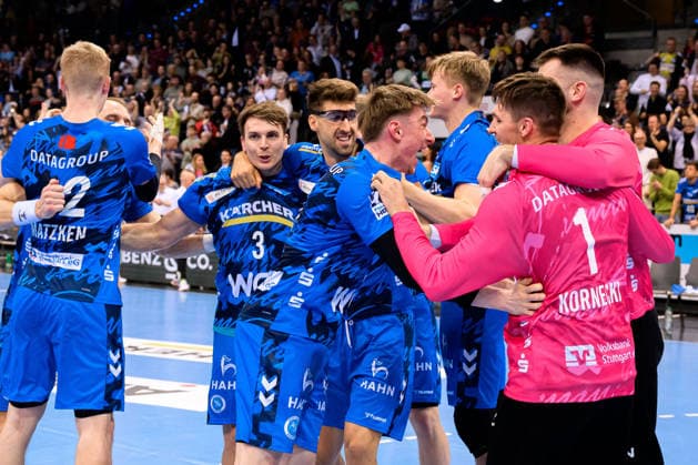 Stuttgart: HBL- 25 26 - TVB Stuttgart - TSV Hannover-Burgdorf Schlussjubel Schlußjubel Emotion Freude Stuttgart Porsche Arena Baden-Württemberg Deutschland