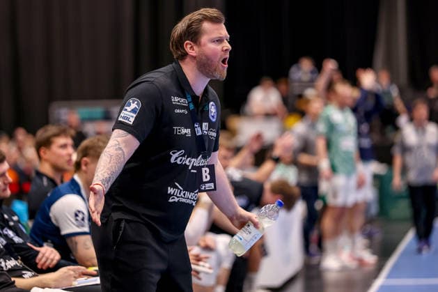 22.02.2026, Handball, HBL, Bergischer HC - Füchse Berlin, Mitsubishi Electric HALLE Düsseldorf: Cheftrainer Arnor Gunnarsson (BHC hc) gestikulierend am Spielfeldrand Nordrhein-Westfalen Deutschland