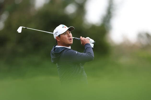 February 22, 2026, Pacific Palisades, California, USA: SI WOO KIM tees off on the 14th hole during the first round of the Genesis Invitational at the Riviera Country club in Pacific Palisades, California. Pacific Palisades USA - ZUMAt158 20260222_zsp_t158_035 Copyright: xBrentonxTsex