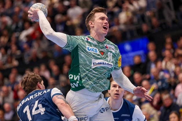 22.02.2026, Handball, HBL, Bergischer HC - Füchse Berlin, Mitsubishi Electric HALLE Düsseldorf: Lasse Andersson (Füchse Berlin 11) wirft den Ball auf das Tor gegen Gerdas Babarskas (BHC 14) Nordrhein-Westfalen Deutschland