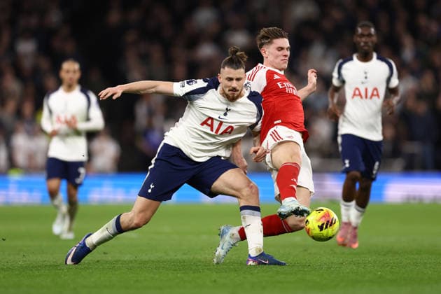 Tottenham Hotspur v Arsenal 22 February 2026, London - Premier League Football - Tottenham Hotspur v Arsenal - Radu Dragusin of Tottenham Hotspur and Viktor Gyokeres of Arsenal - Photo: Jacques Feeney Offside. London UK Copyright: xJacquesxFeeneyx xOffsidexOffside