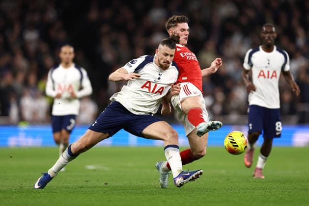 Tottenham Hotspur v Arsenal 22 February 2026, London - Premier League Football - Tottenham Hotspur v Arsenal - Radu Dragusin of Tottenham Hotspur and Viktor Gyokeres of Arsenal - Photo: Jacques Feeney Offside. London UK Copyright: xJacquesxFeeneyx xOffsidexOffside