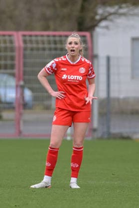 22.02.2026, Fußball, 2. Frauen-Bundesliga, 2025 2026, 18. Spieltag, FSV Mainz 05 - SG 99 Andernach Chiara Bouziane (10 Mainz 05) schimpft mit ihren Mitspielerinnen. Mainz Bruchweg-Stadion Rheinland-Pfalz Deutschland