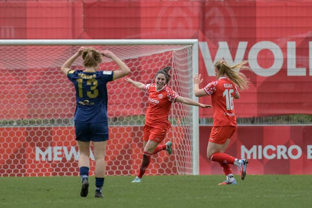 22.02.2026, Fußball, 2. Frauen-Bundesliga, 2025 2026, 18. Spieltag, FSV Mainz 05 - SG 99 Andernach Vital Kats (30 Mainz 05) bejubelt ihr Tor. Mainz Bruchweg-Stadion Rheinland-Pfalz Deutschland