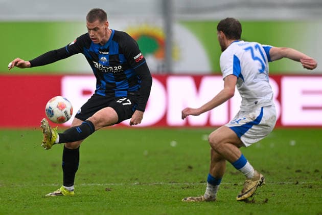 Paderborn, Home Deluxe Arena, 22.02.26, GER, Herren, 2.Bundesliga, Saison 2025-2026, SC Paderborn 07 - Hertha BSC Berlin Bild: v.li. im Zweikampf Steffen TIGGES (Paderborn) und Marton DARDAI (Hertha BSC) DFL regulations prohibit any use of photographs as image sequences and or quasi-video. NRW Deutschland