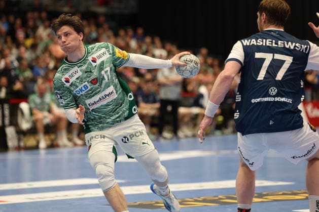 GER, 1.DAIKIN HBL, Bergischer HC vs. Fuechse Berlin 22.02.2026, Mitsubishi Electric HALLE, Duesseldorf, GER, 1.DAIKIN HBL, Bergischer HC vs. Fuechse Berlin , im Bild: Nils Lichtlein (Fuechse Berlin 17), mit einem Wurf aufÂ s Tor