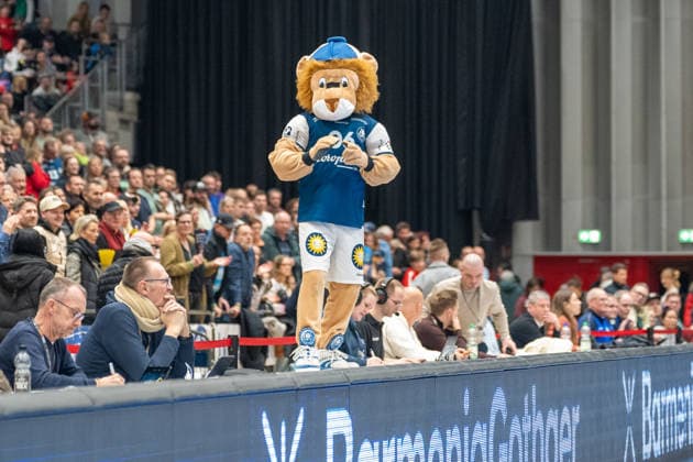 Bergi versucht die Zuschauer zu motivieren. Bergischer HC 06 vs. Fuechse Berlin, Handball, DAIKIN Handballbundesliga, 22. Spieltag, Saison 2025 2026, 22.02.2026 Bergischer HC 06 vs. Fuechse Berlin, Handball, DAIKIN Handballbundesliga, 22. Spieltag, Saison 2025 2026, 22.02.2026 Duesseldorf Copyright: xEibner-Pressefoto ThomasxHaeslerx EP_THR
