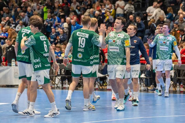 Die Berliner freuen sich ueber den Sieg. Bergischer HC 06 vs. Fuechse Berlin, Handball, DAIKIN Handballbundesliga, 22. Spieltag, Saison 2025 2026, 22.02.2026 Bergischer HC 06 vs. Fuechse Berlin, Handball, DAIKIN Handballbundesliga, 22. Spieltag, Saison 2025 2026, 22.02.2026 Duesseldorf Copyright: xEibner-Pressefoto ThomasxHaeslerx EP_THR