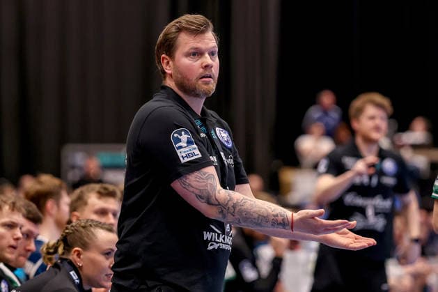 22.02.2026, Handball, HBL, Bergischer HC - Füchse Berlin, Mitsubishi Electric HALLE Düsseldorf: Cheftrainer Arnor Gunnarsson (BHC hc) gestikulierend am Spielfeldrand Nordrhein-Westfalen Deutschland
