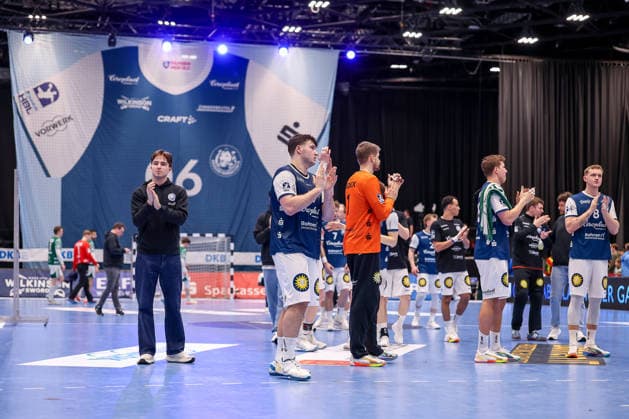 22.02.2026, Handball, HBL, Bergischer HC - Füchse Berlin, Mitsubishi Electric HALLE Düsseldorf: Enttäuschte Gesichter beim BHC nach der Niederlage. Aron Seesing (BHC 49) enttäuscht Enttäuschung Nordrhein-Westfalen Deutschland