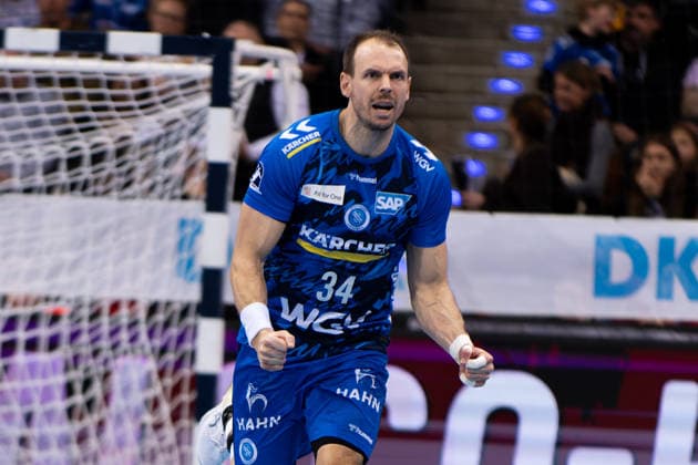 Kai Haefner, (TVB Stuttgart, 34) macht einen der entscheiidenden 7 Meter TVB Stuttgart vs. TSV Hannover Burgdorf, DAIKIN Handballbundesliga, 22. Spieltag, Saison 2025 2026, 22.02.2026 Eibner-Pressefoto Andreas Ulmer TVB Stuttgart vs. TSV Hannover Burgdorf, DAIKIN Handballbundesliga, 22. Spieltag, Saison 2025 2026, 22.02.2026 Stuttgart Copyright: xEibner-Pressefoto AndreasxUlmerx EP_AUR
