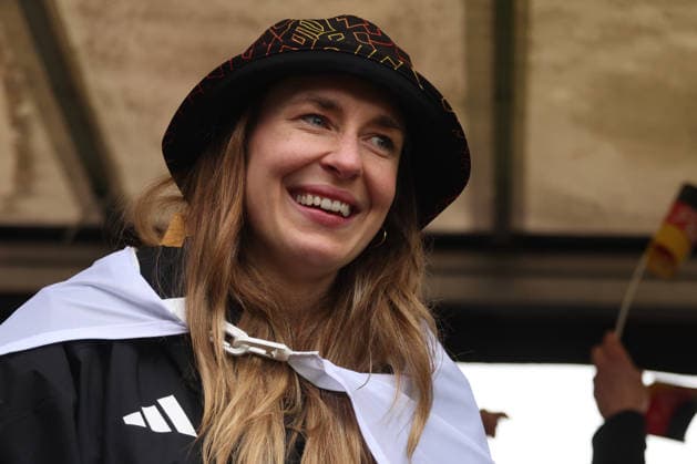 Die Ortsgemeinde Brachbach feiert ihre Olympia Heldin Jacqueline Pfeifer nach den beiden Erfolgen bei den Olympischen Winterspielen Milano Cortina 2026. Jacqueline Pfeifer holte im Skeleton sowie im Skeleton Mixed Team jeweils die Bronzemedaille. Sonntag 22.02.2026, Willkommen daheim JACKA ! Empfang von Jacqueline Pfeifer in Brachbach Deutschland *** The local community of Brachbach celebrates its Olympic heroine Jacqueline Pfeifer after her two successes at the Olympic Winter Games Milano Cortina 2026 Jacqueline Pfeifer won the bronze medal in both the skeleton and the skeleton mixed team Sunday 22 02 2026, Welcome home JACKA Reception for Jacqueline Pfeifer in Brachbach Germany