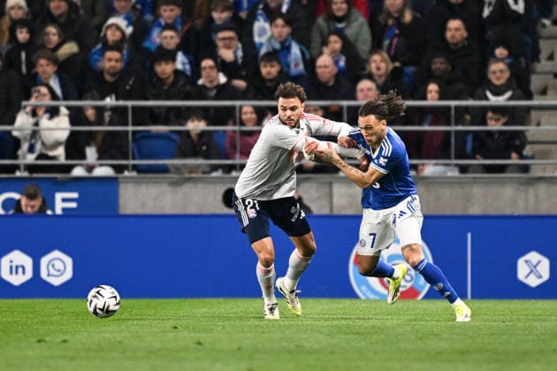 RC Strasbourg Alsace v Olympique Lyonnais - Ligue 1 McDonald s 21 Ruben KLUIVERT (ol) - 07 Diego MOREIRA (rcsa) during the Ligue 1 McDonald s match between Strasbourg and Lyon at Stade de la Meinau on February 22, 2026 in Strasbourg, France. Strasbourg France  Copyright: xFEPx 776348297